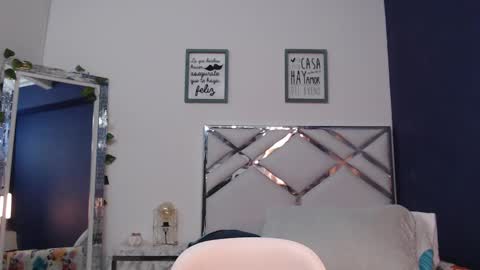 Daphne  online show from 19, 2, 2025