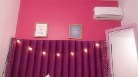 Daphne  online show from 26, 2, 2025