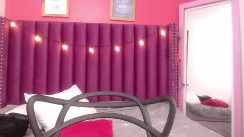 Daphne  online show from 26, 2, 2025