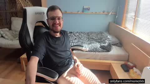 momotkb online show from 22, 9, 2025