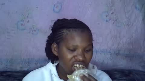 Snapshot of momsdoll chatting on 3, 2, 2026 momsdoll online show from 3, 2, 2026