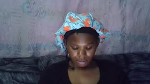 Snapshot of momsdoll chatting on 23, 2, 2026 momsdoll online show from 23, 2, 2026