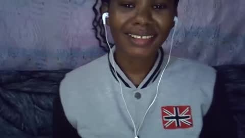 Snapshot of momsdoll chatting on 25, 2, 2026 momsdoll online show from 25, 2, 2026