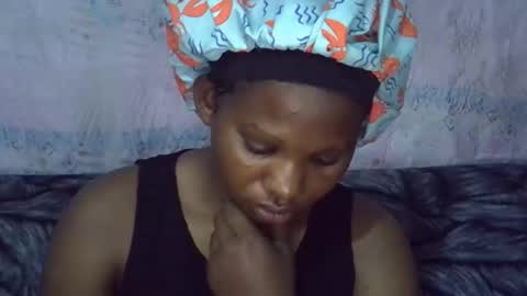 Snapshot of momsdoll chatting on 8, 4, 2026 momsdoll online show from 8, 4, 2026