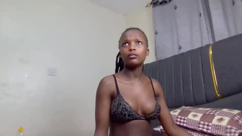 Snapshot of mona_luv1 chatting on 17, 9, 2025 Mona online show from 17, 9, 2025