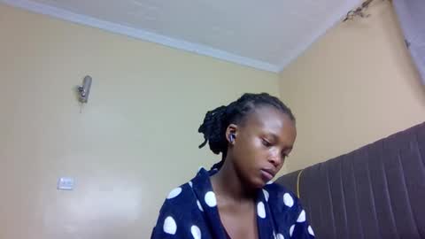 Snapshot of mona_luv1 chatting on 12, 10, 2025 Mona online show from 12, 10, 2025