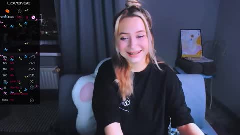 Snapshot of monalauu chatting on 5, 2, 2026 online show from 5, 2, 2026