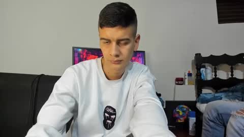 nicolas online show from 8, 12, 2024