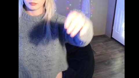 Snapshot of monica_lily chatting on 5, 2, 2025 Monica online show from 5, 2, 2025