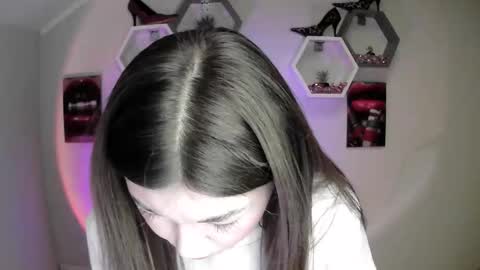 sweet girl and shine body online show from 18, 9, 2025