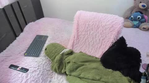 Snapshot of monicaharrison chatting on 18, 12, 2025 monicaharrison online show from 18, 12, 2025