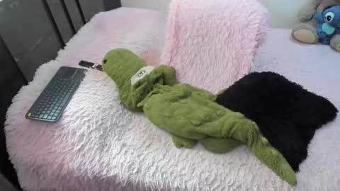 Snapshot of monicaharrison chatting on 19, 12, 2025 monicaharrison online show from 19, 12, 2025