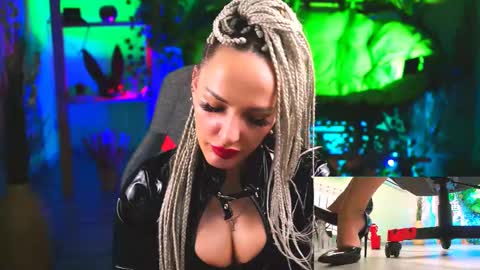 Monika online show from 28, 2, 2025