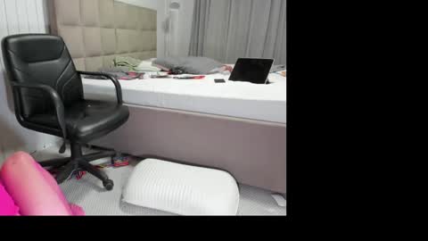 Snapshot of montanairen chatting on 24, 10, 2025 montanairen online show from 24, 10, 2025