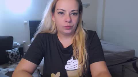 Snapshot of montserrat123 chatting on 26, 9, 2025 Monse online show from 26, 9, 2025