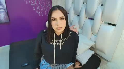 Snapshot of moom_ivy_ chatting on 14, 6, 2026 online show from 14, 6, 2026