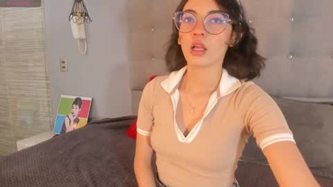 Snapshot of moon__april chatting on 24, 9, 2025 Elizabeth online show from 24, 9, 2025