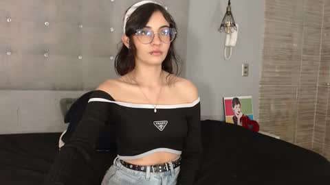 Snapshot of moon__april chatting on 9, 10, 2025 Elizabeth online show from 9, 10, 2025