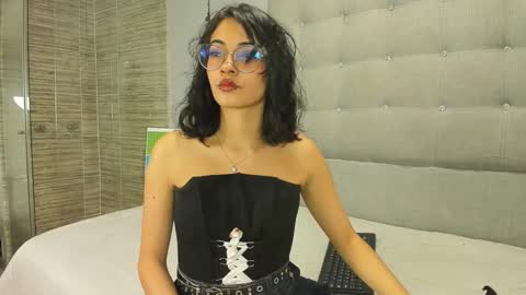 Snapshot of moon__april chatting on 24, 10, 2025 Elizabeth online show from 24, 10, 2025