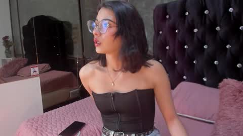 Snapshot of moon__april chatting on 28, 10, 2025 Elizabeth online show from 28, 10, 2025