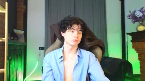 Snapshot of moon_gloww chatting on 15, 2, 2026 moon_gloww online show from 15, 2, 2026