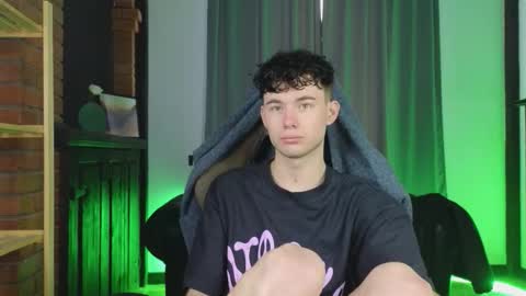 Snapshot of moon_gloww chatting on 22, 2, 2026 moon_gloww online show from 22, 2, 2026