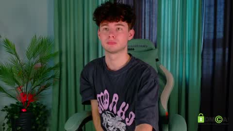 moon_gloww online show from 25, 3, 2026