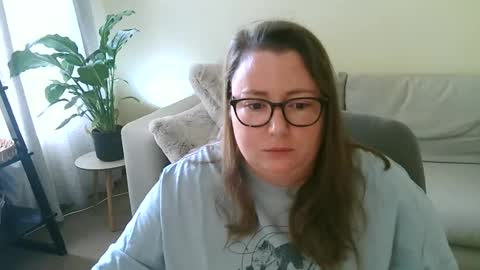 Snapshot of moon_petal chatting on 6, 10, 2025 Moon Petal online show from 6, 10, 2025