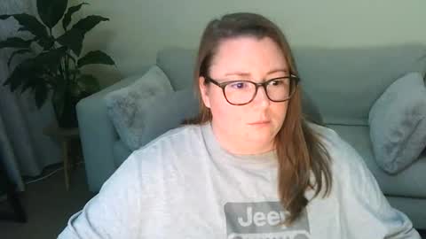 Snapshot of moon_petal chatting on 21, 10, 2025 Moon Petal online show from 21, 10, 2025