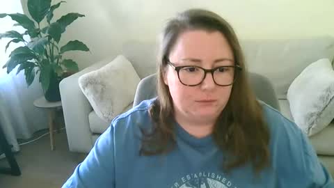 Snapshot of moon_petal chatting on 22, 10, 2025 Moon Petal online show from 22, 10, 2025