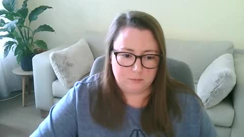 Snapshot of moon_petal chatting on 31, 10, 2025 Moon Petal online show from 31, 10, 2025