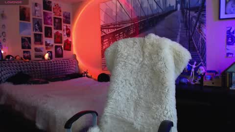 Keira online show from 4, 3, 2025