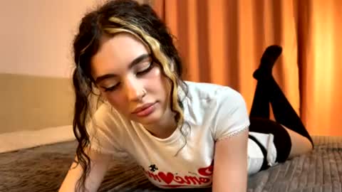 Snapshot of moonfaairy chatting on 24, 7, 2026 moonfaairy online show from 24, 7, 2026
