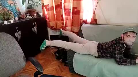 Snapshot of moonhold chatting on 4, 11, 2025 moonhold online show from 4, 11, 2025