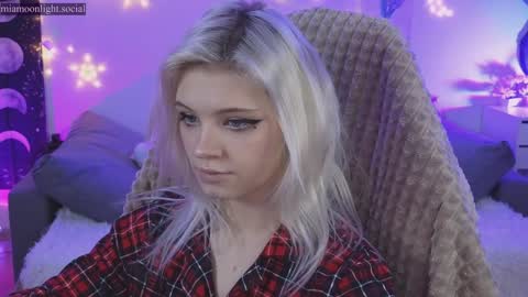 Snapshot of moonlight_mia chatting on 15, 12, 2024 Mia online show from 15, 12, 2024