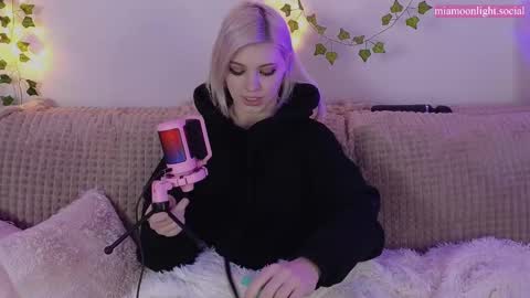 Snapshot of moonlight_mia chatting on 16, 2, 2025 Mia online show from 16, 2, 2025