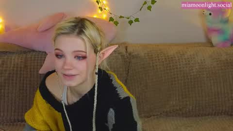 Snapshot of moonlight_mia chatting on 12, 3, 2025 Mia online show from 12, 3, 2025