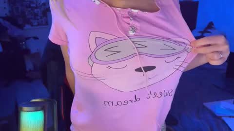 Snapshot of moonlight_mia chatting on 18, 10, 2025 Mia online show from 18, 10, 2025