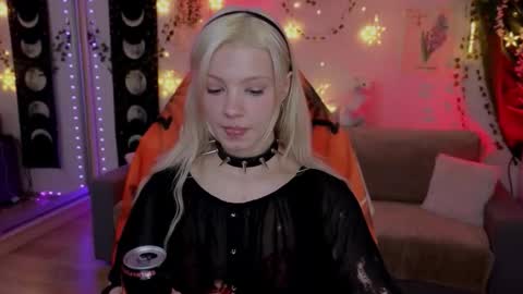 Snapshot of moonlight_mia chatting on 25, 10, 2025 Mia online show from 25, 10, 2025