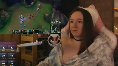 Snapshot of moonlish_siren chatting on 13, 7, 2026 Katrin online show from 13, 7, 2026