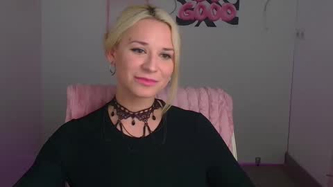 Snapshot of moonsusanna chatting on 3, 5, 2026 Susanna online show from 3, 5, 2026
