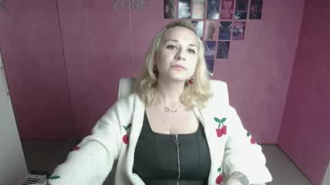 Snapshot of moonsusanna chatting on 9, 5, 2026 Susanna online show from 9, 5, 2026
