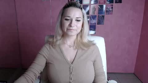Snapshot of moonsusanna chatting on 16, 6, 2026 Susanna online show from 16, 6, 2026