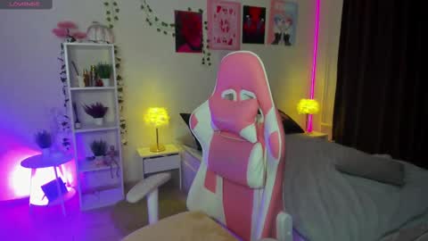 Morana Mayer online show from 2, 3, 2025