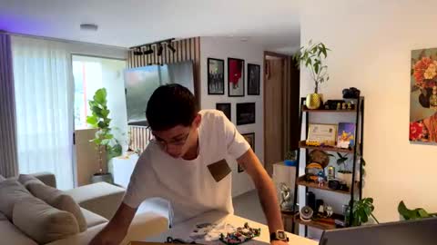   online show from 15, 11, 2025