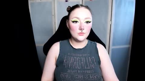 Snapshot of motorkate chatting on 18, 11, 2025 motorkate online show from 18, 11, 2025