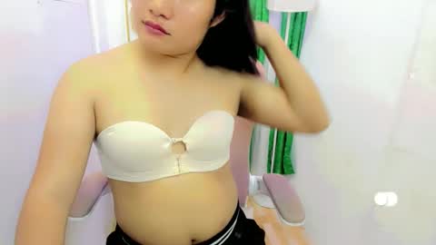 Snapshot of mountain_girl88 chatting on 5, 11, 2025 casandra online show from 5, 11, 2025