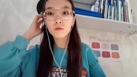 Snapshot of mozellesoomaroo chatting on 25, 11, 2025 Karla online show from 25, 11, 2025