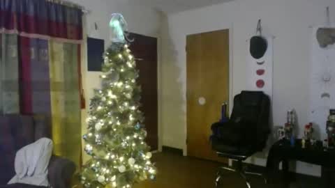 Snapshot of mr_happy12 chatting on 17, 12, 2024 mr_happy12 online show from 17, 12, 2024