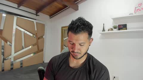 MIKEE online show from 4, 3, 2025